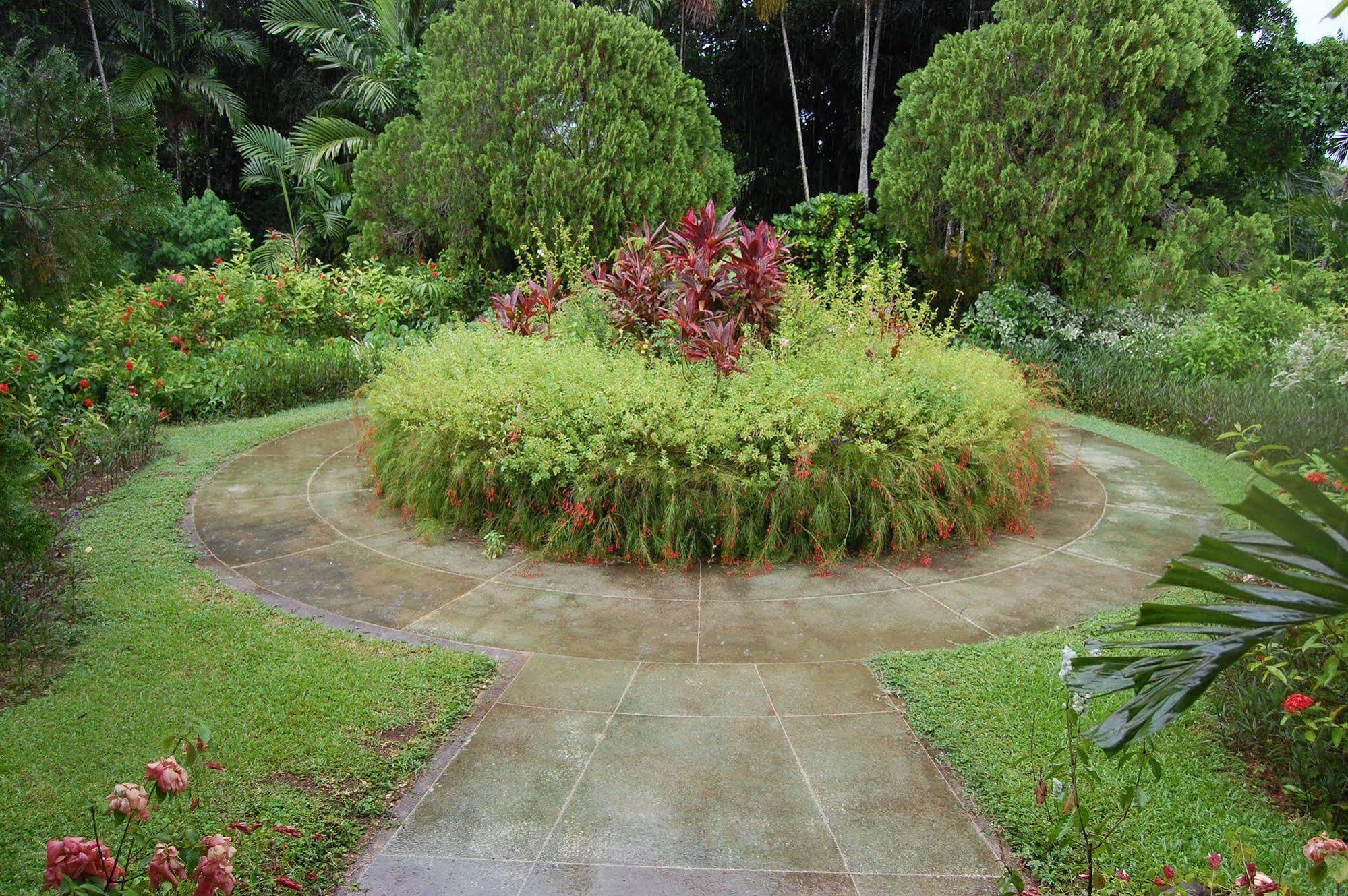 Inn At Shaw Park Gardens & Waterfalls โอโชรีโอส ภายนอก รูปภาพ