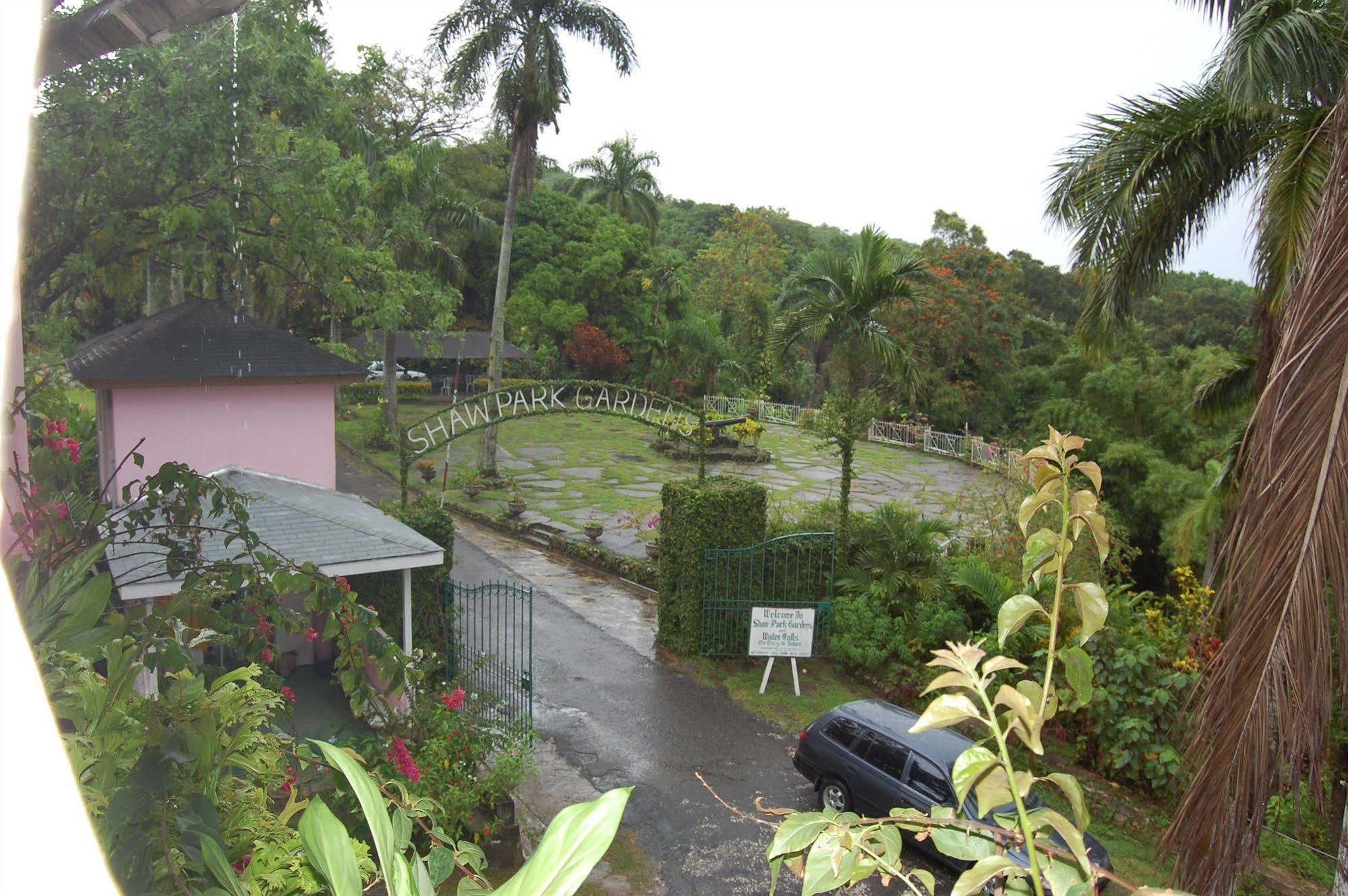 Inn At Shaw Park Gardens & Waterfalls โอโชรีโอส ภายนอก รูปภาพ